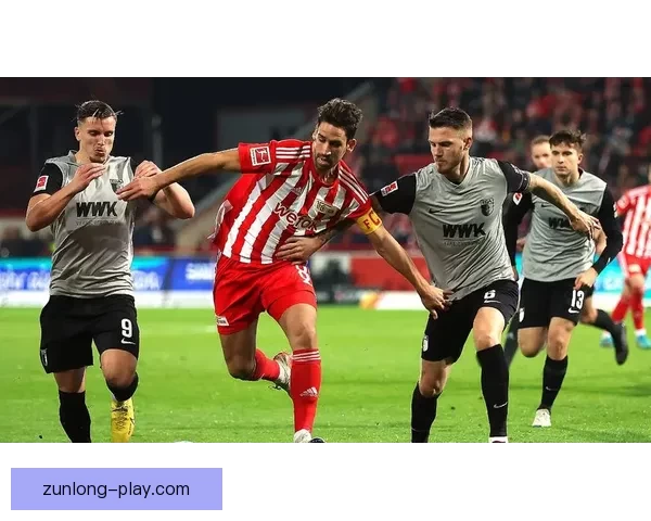 体育精神闪耀赛场奥格斯堡格雷戈里奇主动示意裁判取消犯规赢得尊重